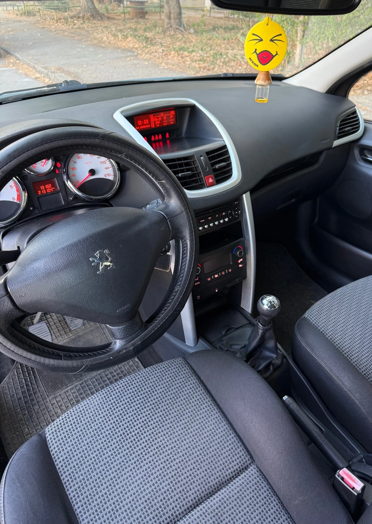 Peugeot 207  1.6HDI 2011г. Facelift , снимка 12 - Автомобили и джипове - 56154692