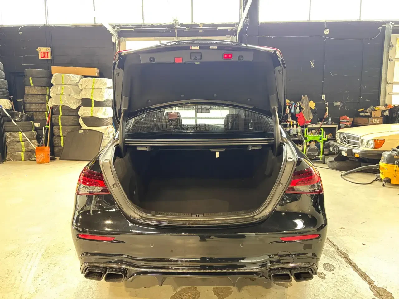Mercedes-Benz E 55 AMG E 63 S 4MATIC+ Sedan* XTREMELY LOW KMS* 11 | Mobile.bg � ����������� 8