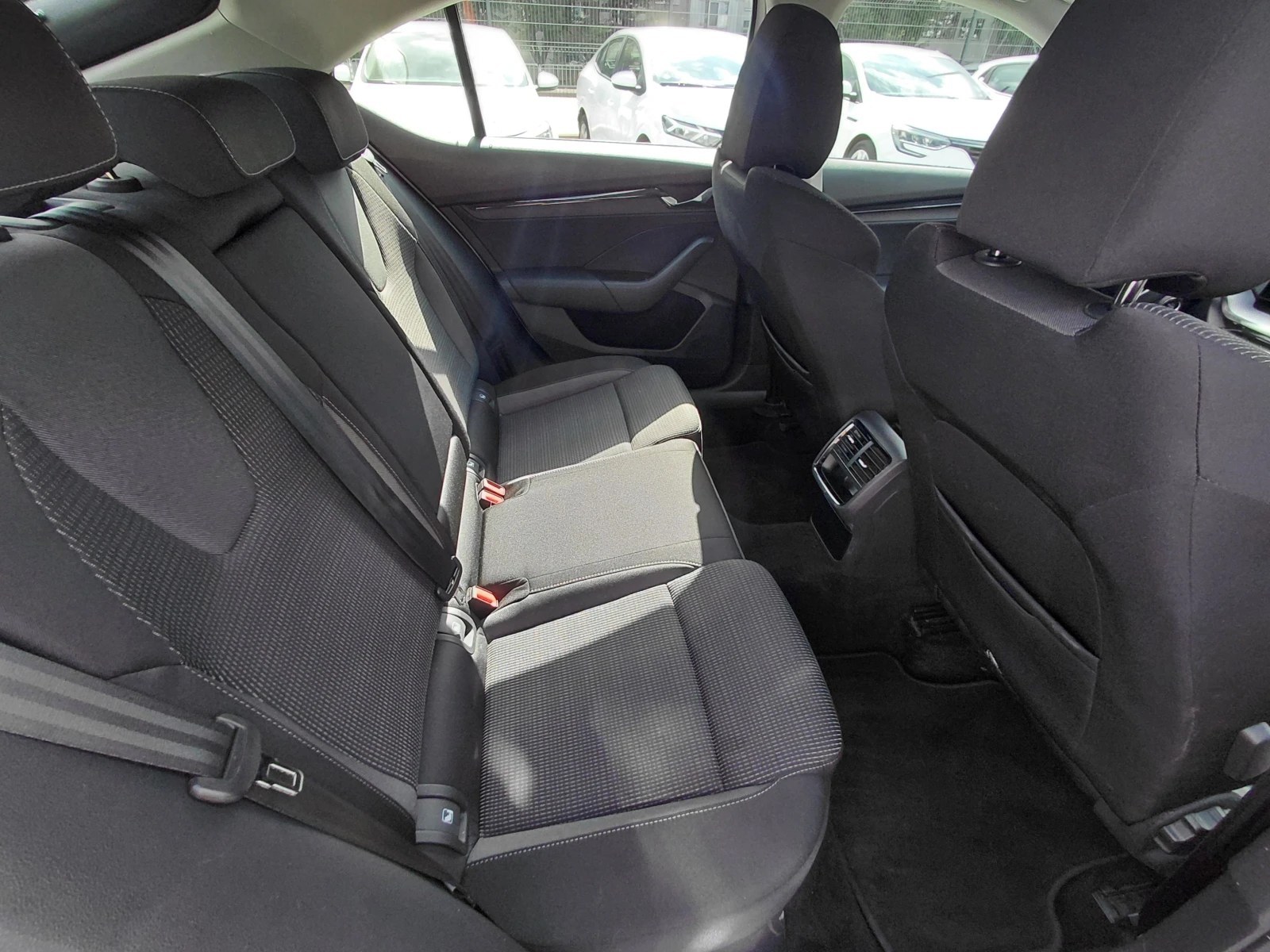 Skoda Octavia 2.0 TDI/115к.с/6MT/Ambition, снимка 14 - Автомобили и джипове - 56272006