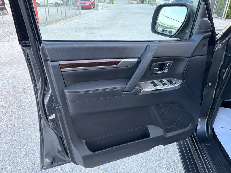 Mitsubishi Pajero FACELIFT, снимка 9 - Автомобили и джипове - 52492454