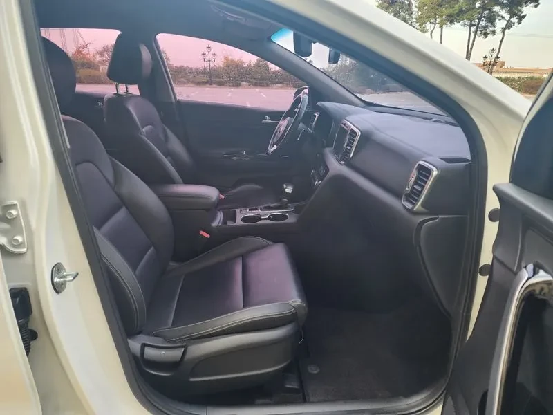 Kia Sportage, снимка 17 - Автомобили и джипове - 52558695