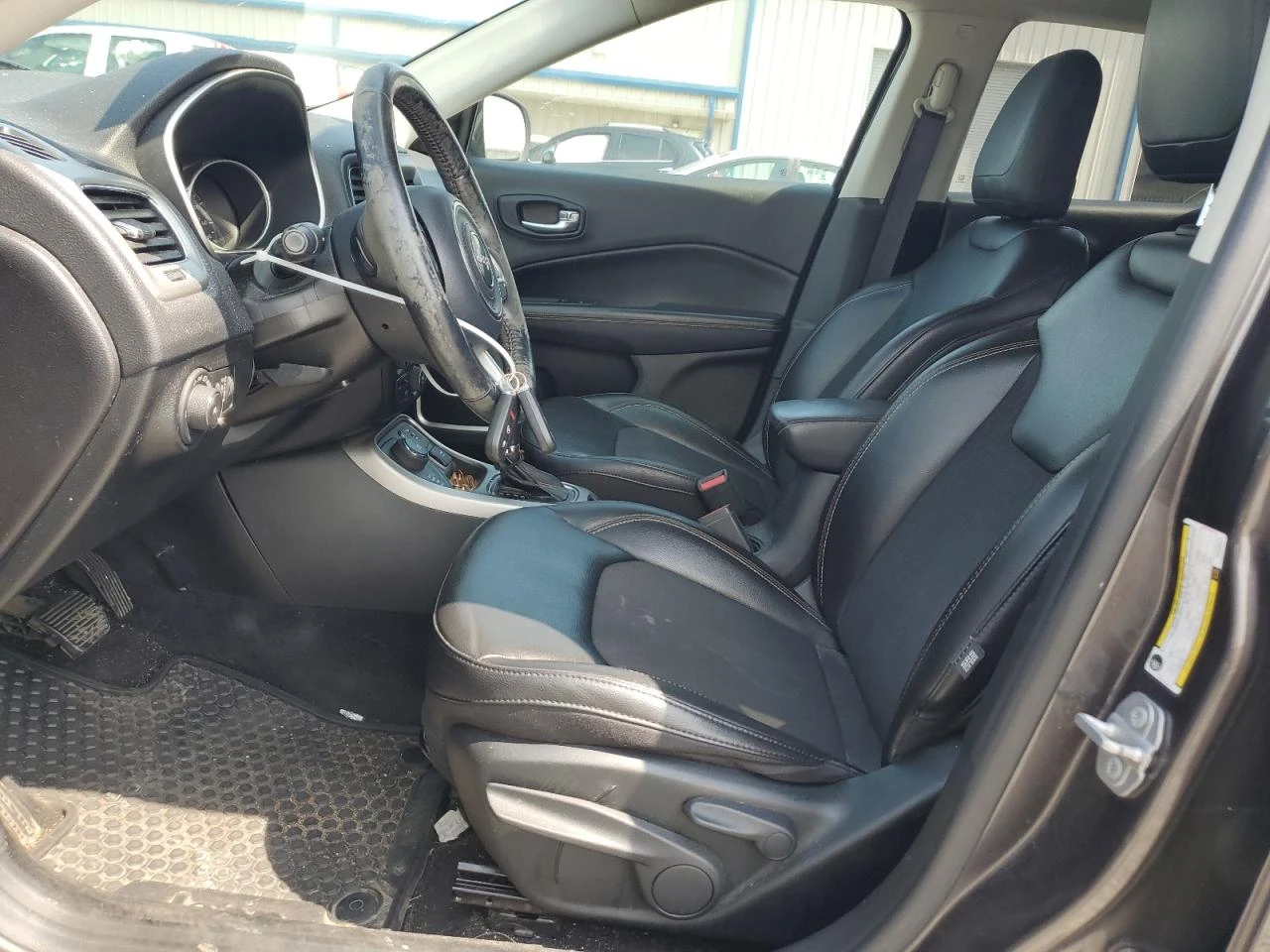 Jeep Compass LATITUDE AWD - изображение 7