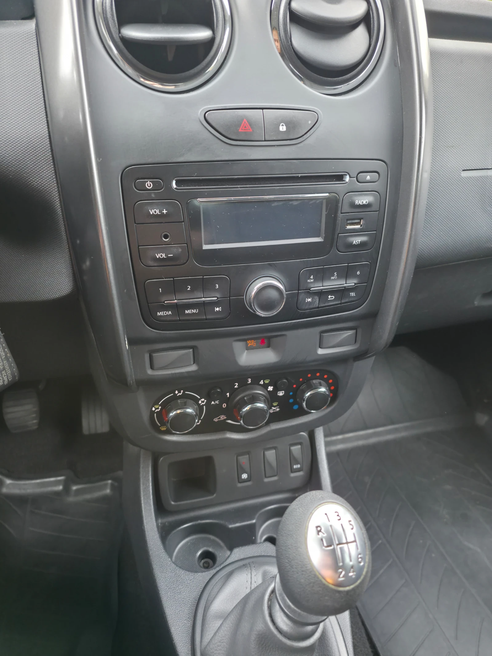 Dacia Duster, снимка 12 - Автомобили и джипове - 54450894