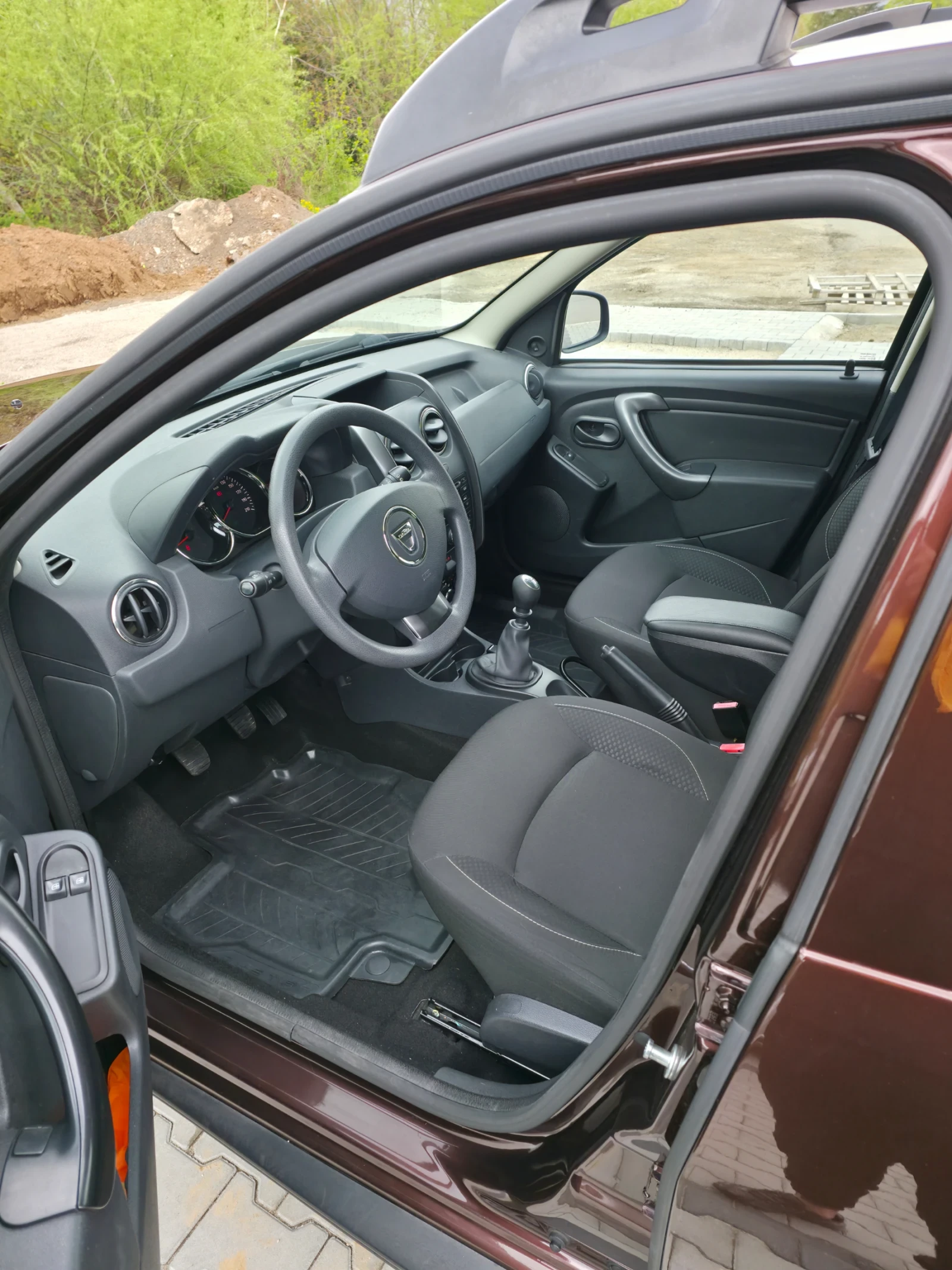 Dacia Duster, снимка 10 - Автомобили и джипове - 54450894