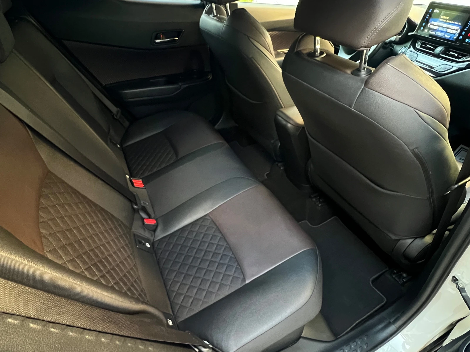 Toyota C-HR 1.8 122hp HYBRID LOUNGE КОЖА, снимка 13 - Автомобили и джипове - 55150305