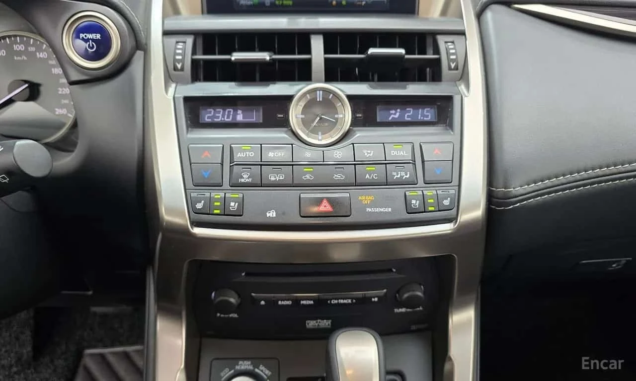 Lexus NX 300h * Executive * Обдухване * Шибидах * Blind Spot * , снимка 11 - Автомобили и джипове - 56232941