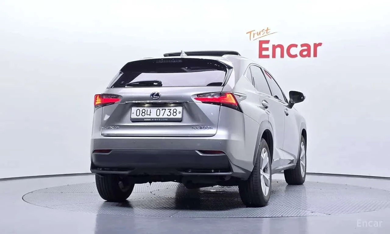 Lexus NX 300h * Executive * Обдухване * Шибидах * Blind Spot * , снимка 4 - Автомобили и джипове - 56232941