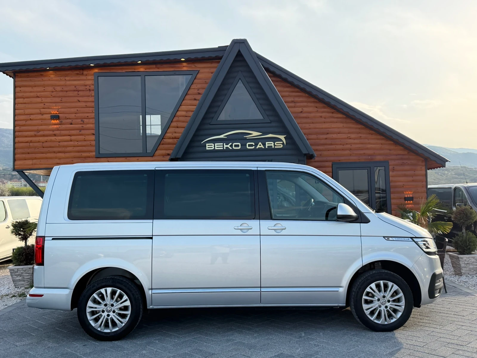 VW Caravelle Нов внос от Белгия!8-местен, снимка 4 - Бусове и автобуси - 54195745