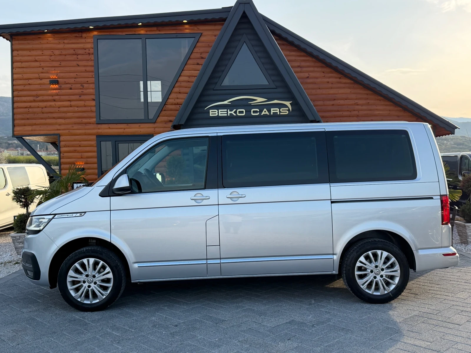 VW Caravelle Нов внос от Белгия!8-местен, снимка 8 - Бусове и автобуси - 54195745