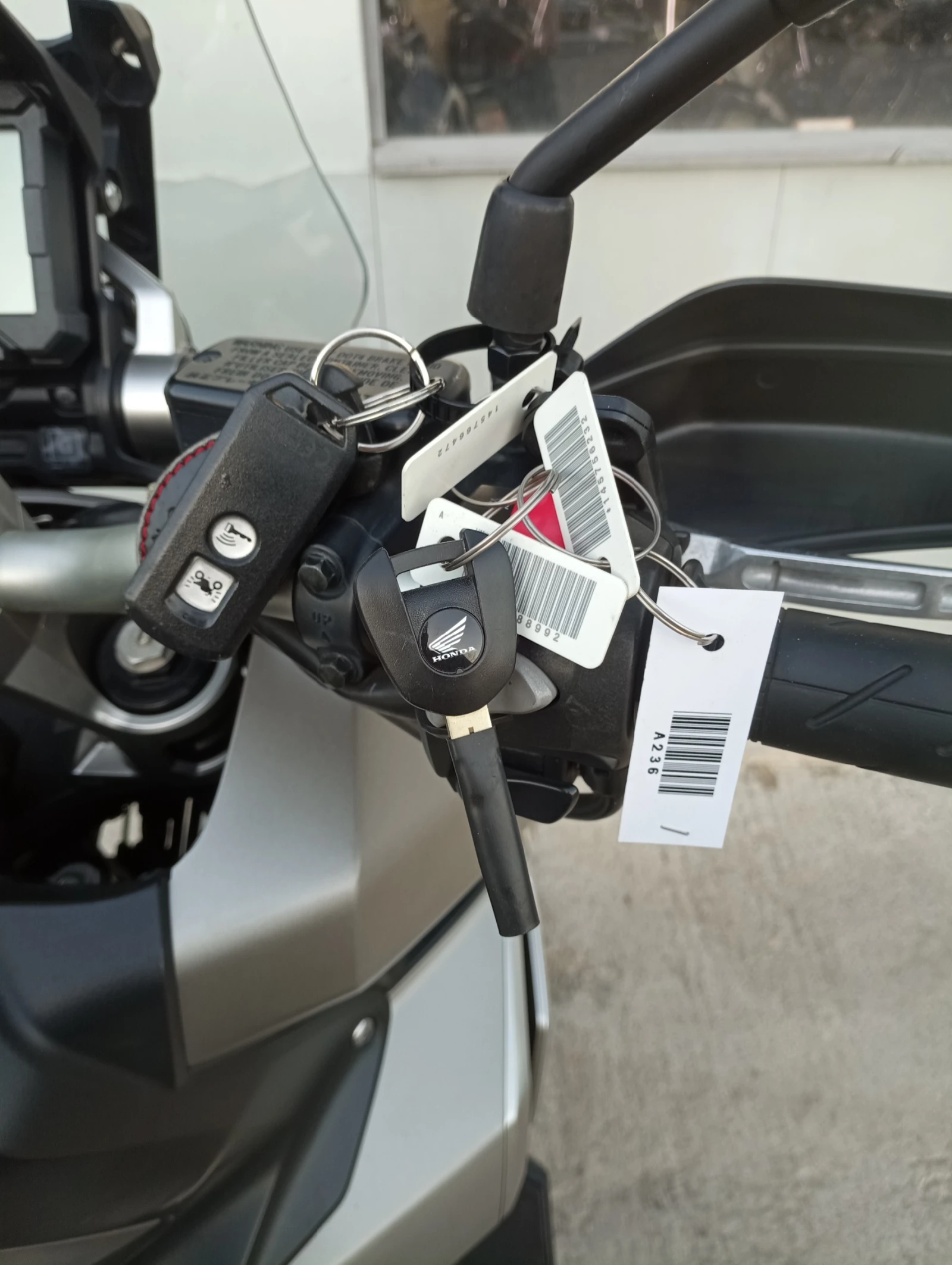 Honda X-ADV 750i Traction 2019 - изображение 9