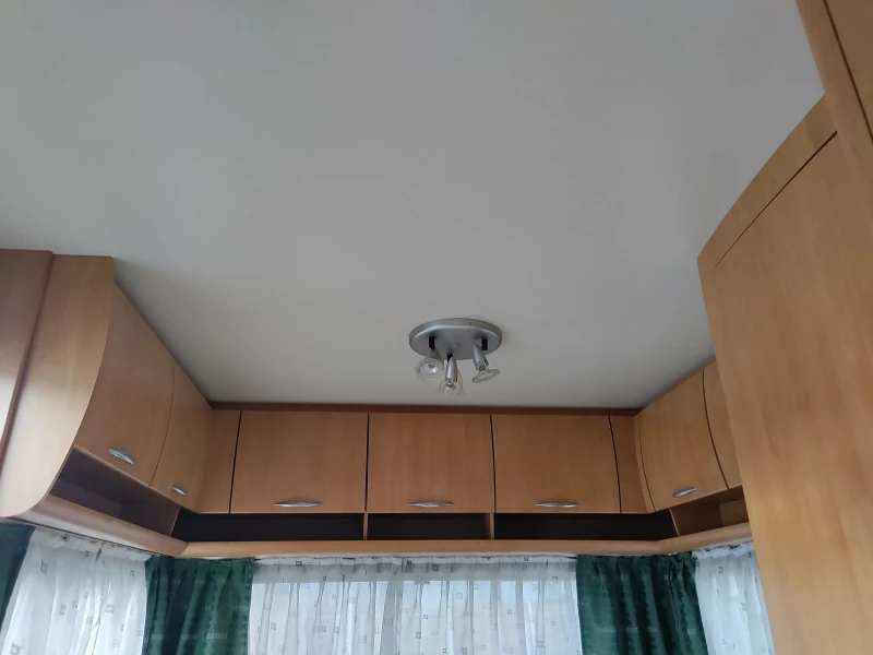 Каравана Knaus Eifelland 450 Тента 2005, снимка 12 - Каравани и кемпери - 53011144