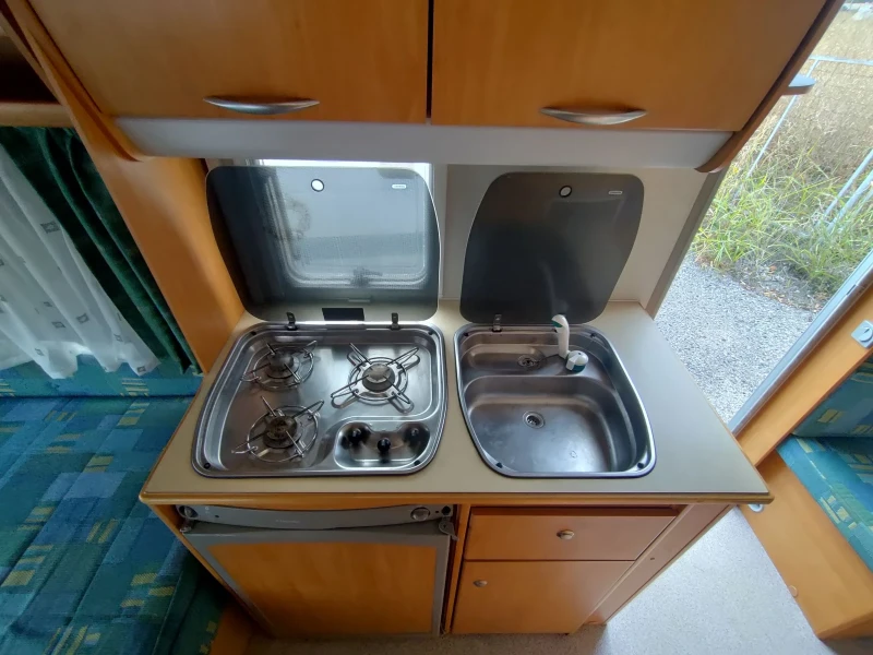 Каравана Knaus Eifelland 450 Тента 2005, снимка 6 - Каравани и кемпери - 53011144