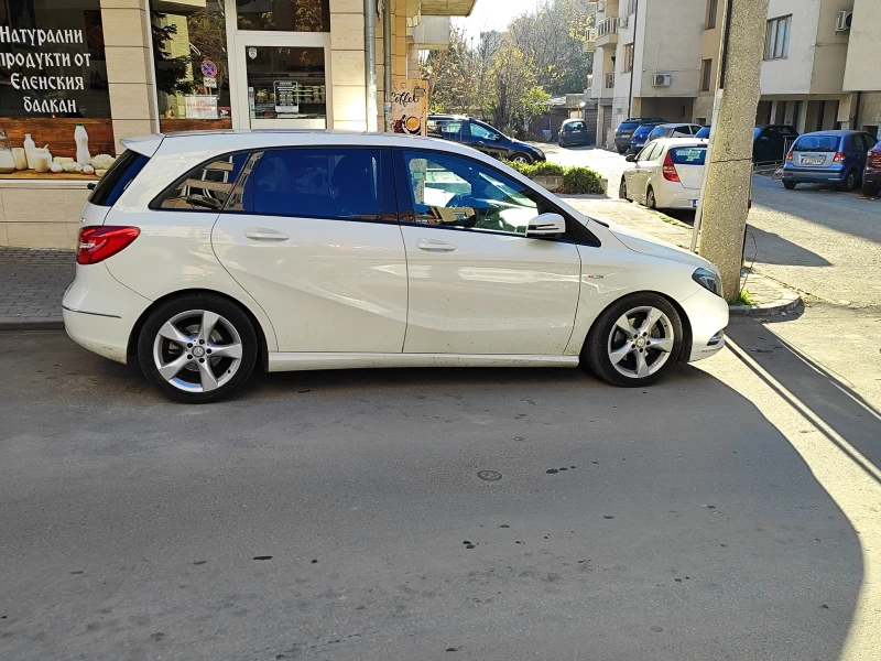 Mercedes-Benz B 180, снимка 3 - Автомобили и джипове - 48095331