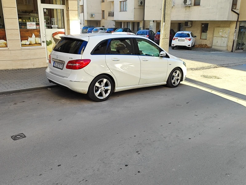 Mercedes-Benz B 180, снимка 2 - Автомобили и джипове - 48095331