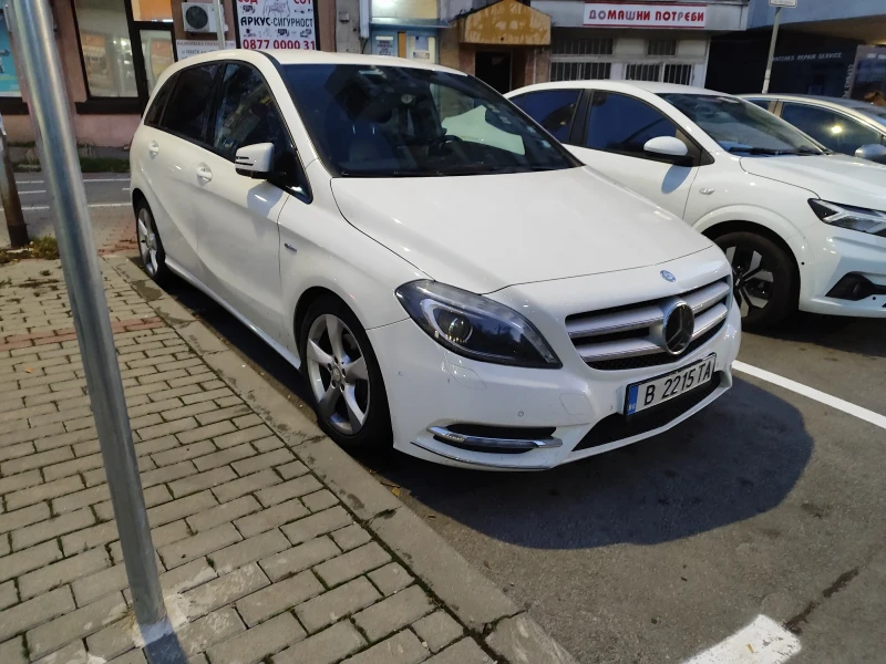 Mercedes-Benz B 180, снимка 1 - Автомобили и джипове - 48095331