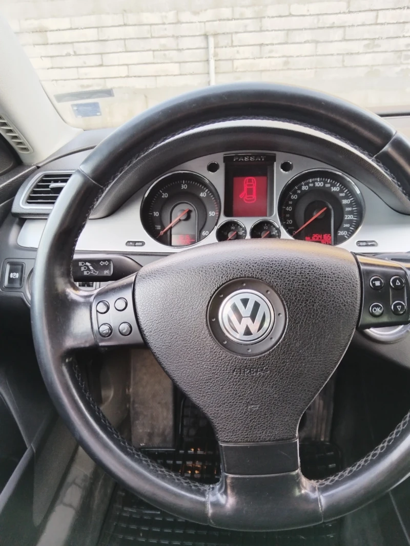 VW Passat, снимка 8 - Автомобили и джипове - 48920146