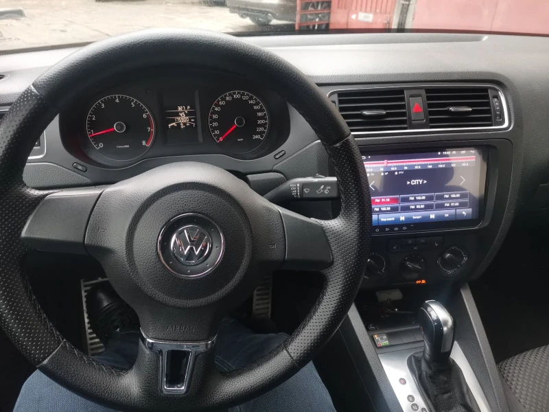 VW Jetta 2.0 115 Gas, снимка 9 - Автомобили и джипове - 49154113