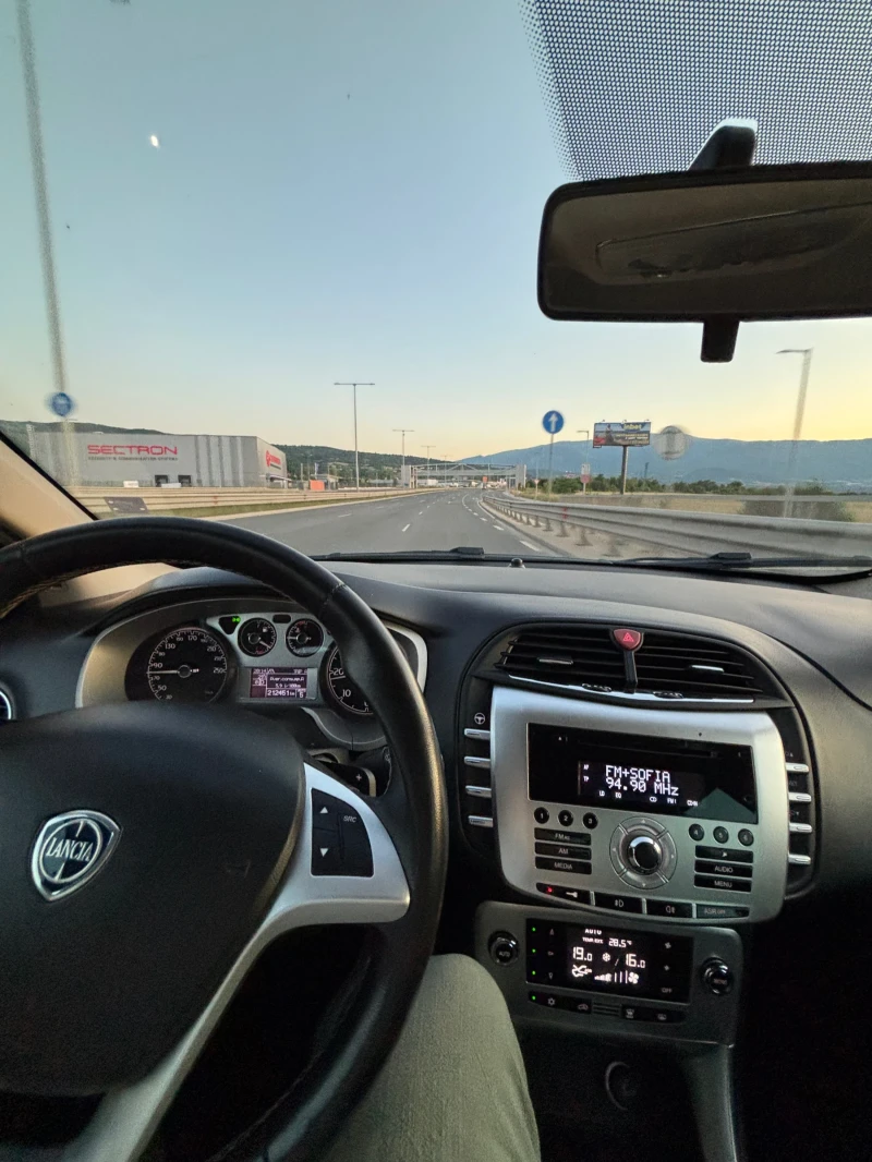 Lancia Delta, снимка 15 - Автомобили и джипове - 52320401