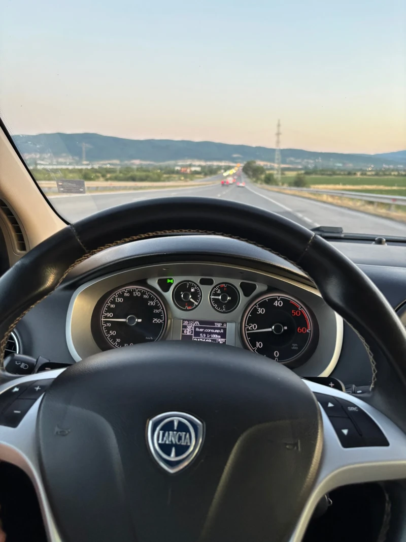 Lancia Delta, снимка 13 - Автомобили и джипове - 52320401