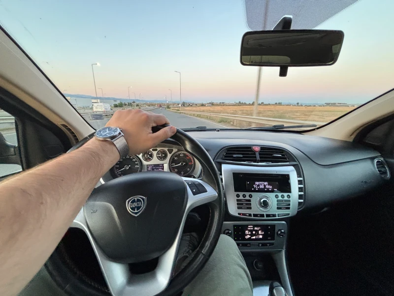 Lancia Delta, снимка 12 - Автомобили и джипове - 52320401