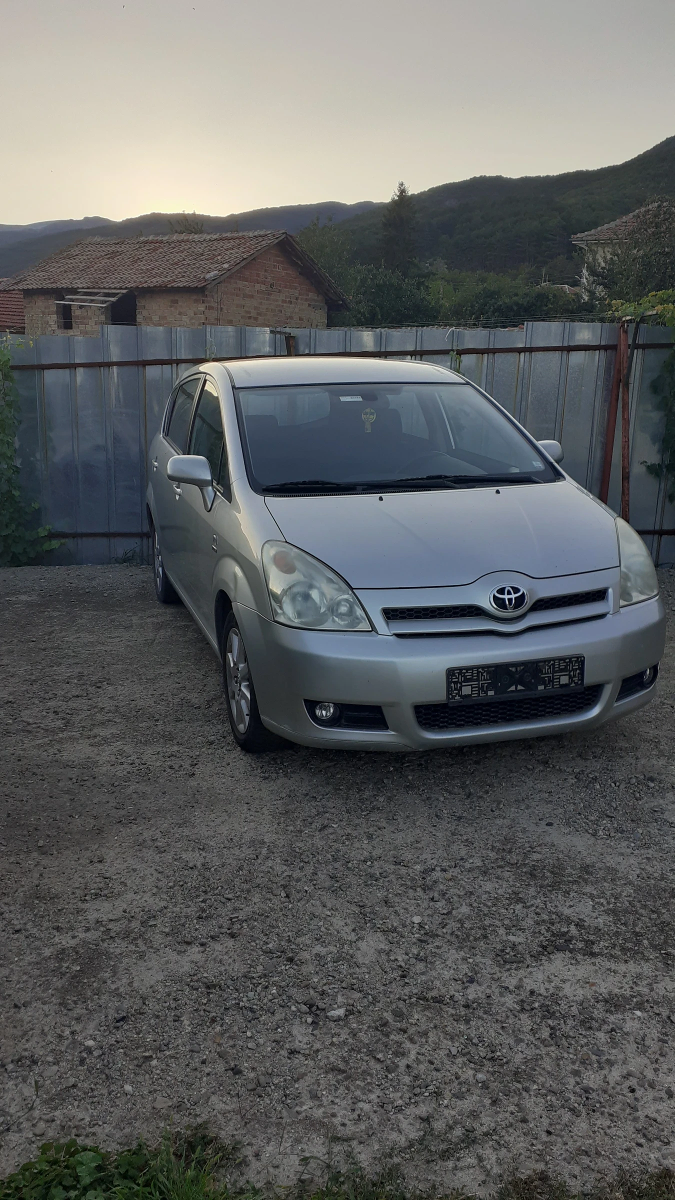 Toyota Corolla verso 1.8/129 кс - изображение 2