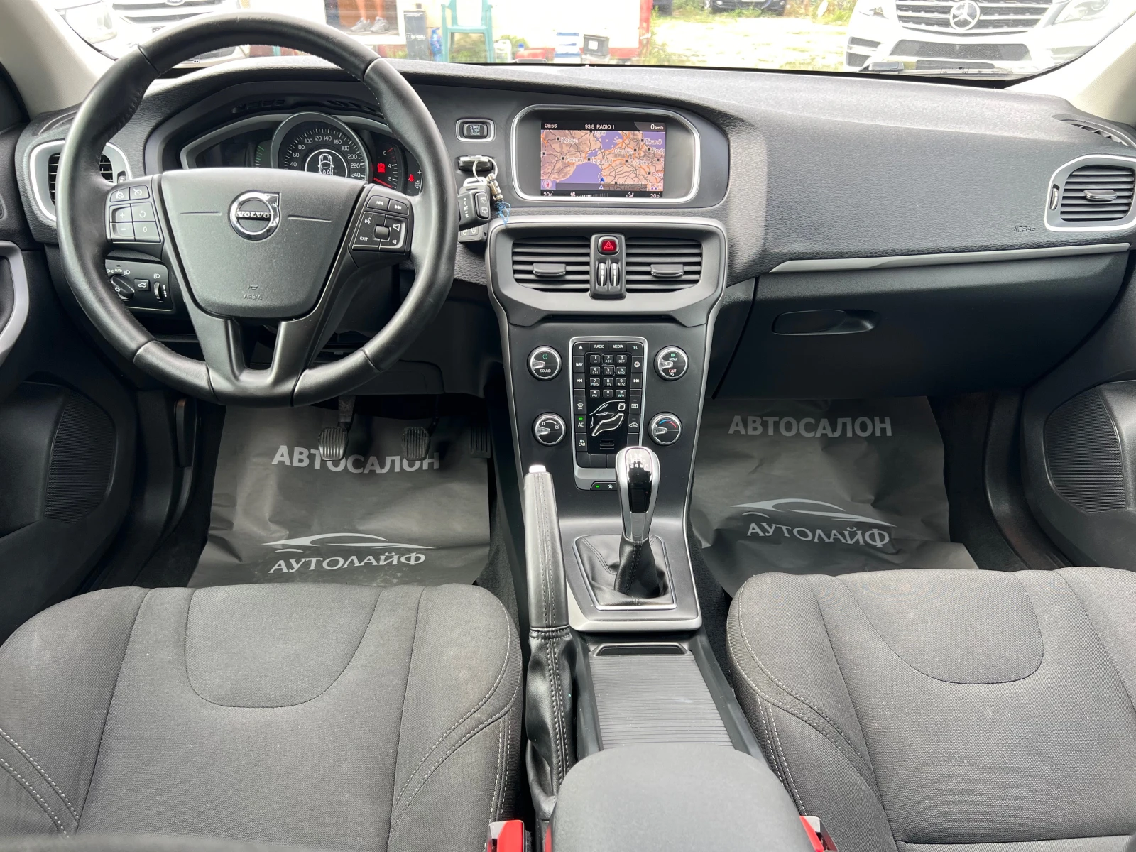 Volvo V40 FACELIFT 2.0D2 122000 KM - изображение 8