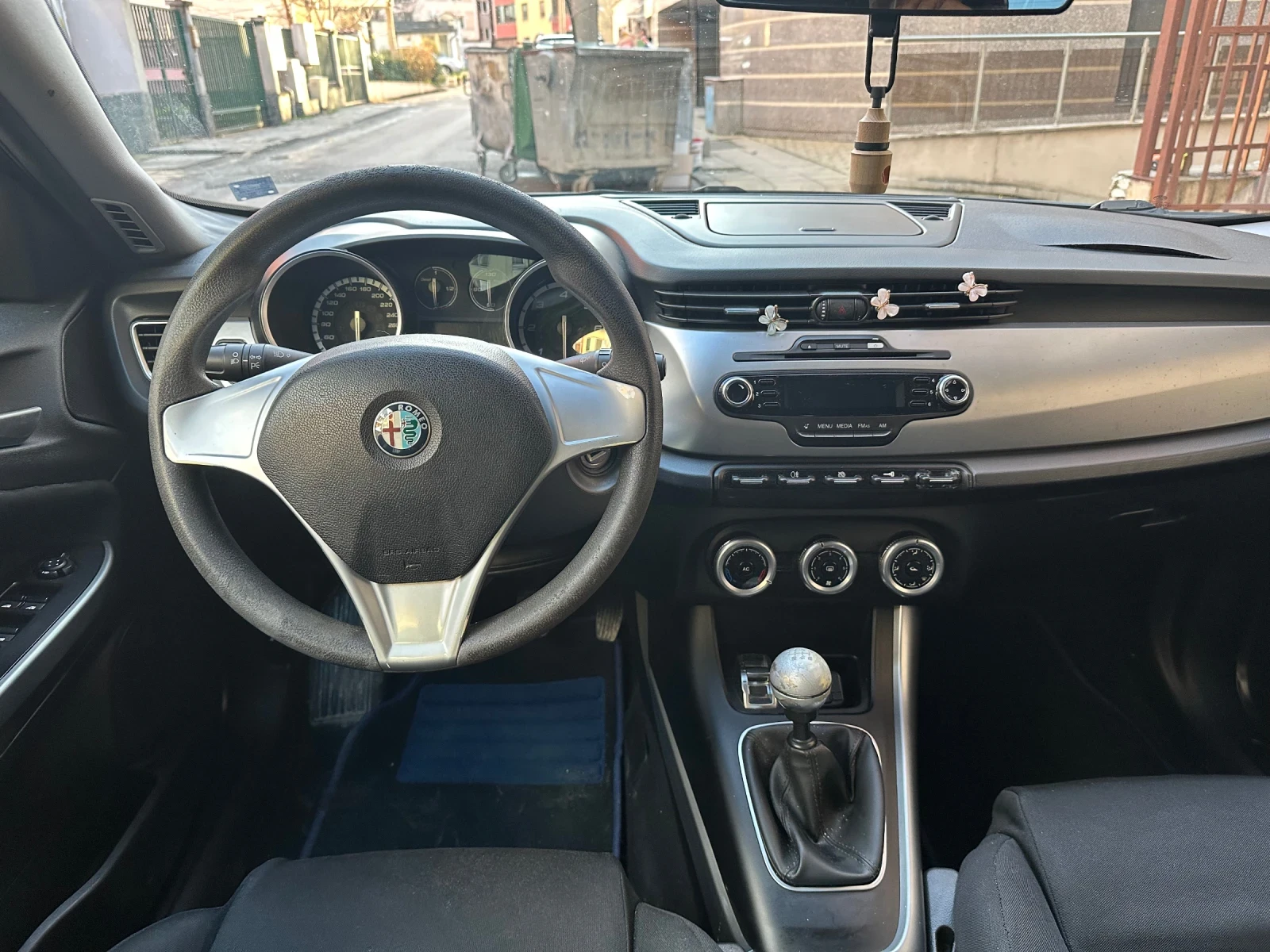 Alfa Romeo Giulietta 1, 6 JTDM, снимка 10 - Автомобили и джипове - 54059056