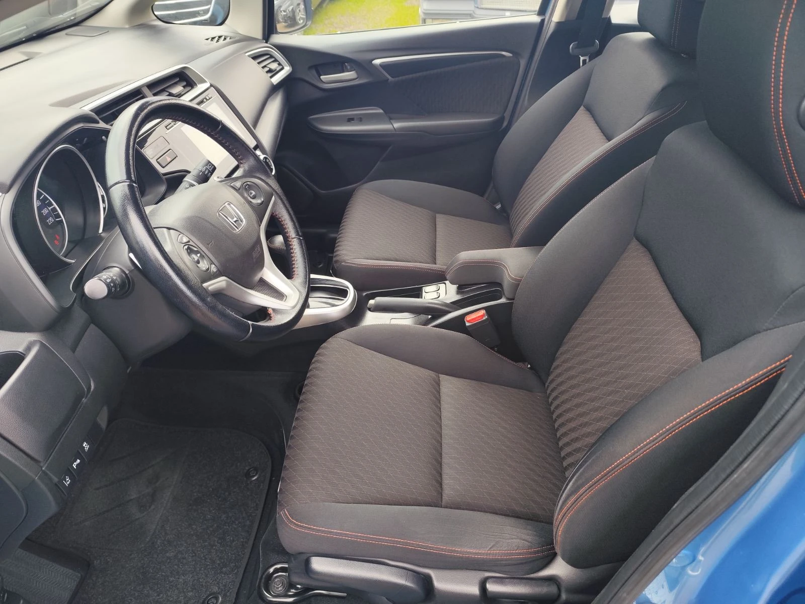 Honda Jazz 1.5i, снимка 9 - Автомобили и джипове - 54099290