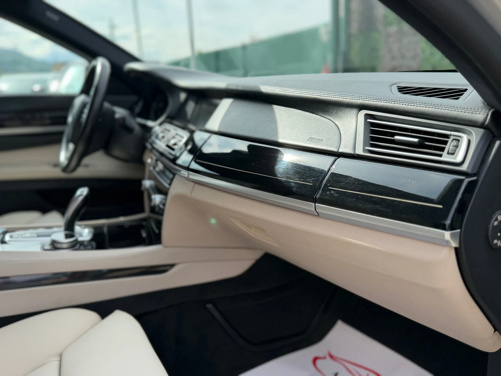 BMW 740 4х4/M-Sport/Led/Navi/Headup/Keyles/СОБСТВЕН ЛИЗИНГ, снимка 12 - Автомобили и джипове - 54493360