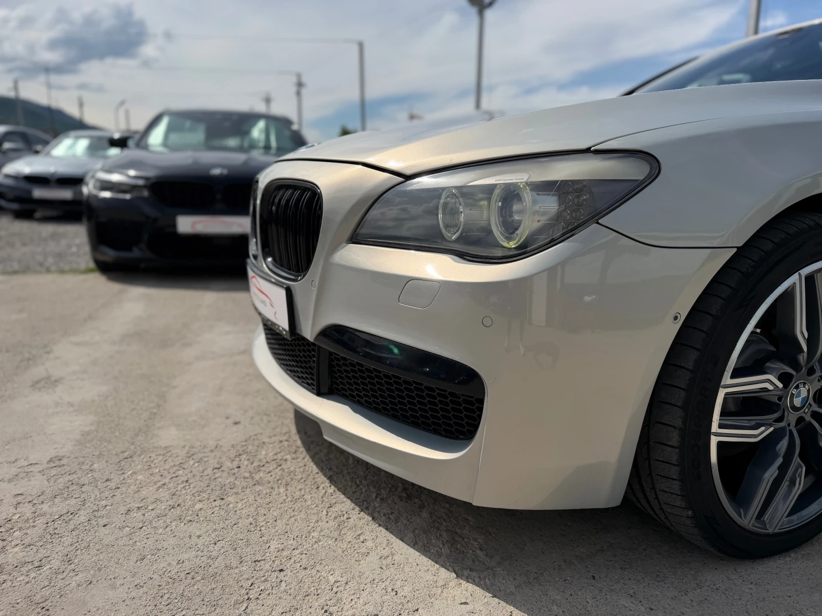 BMW 740 4х4/M-Sport/Led/Navi/Headup/Keyles/СОБСТВЕН ЛИЗИНГ, снимка 4 - Автомобили и джипове - 54493360