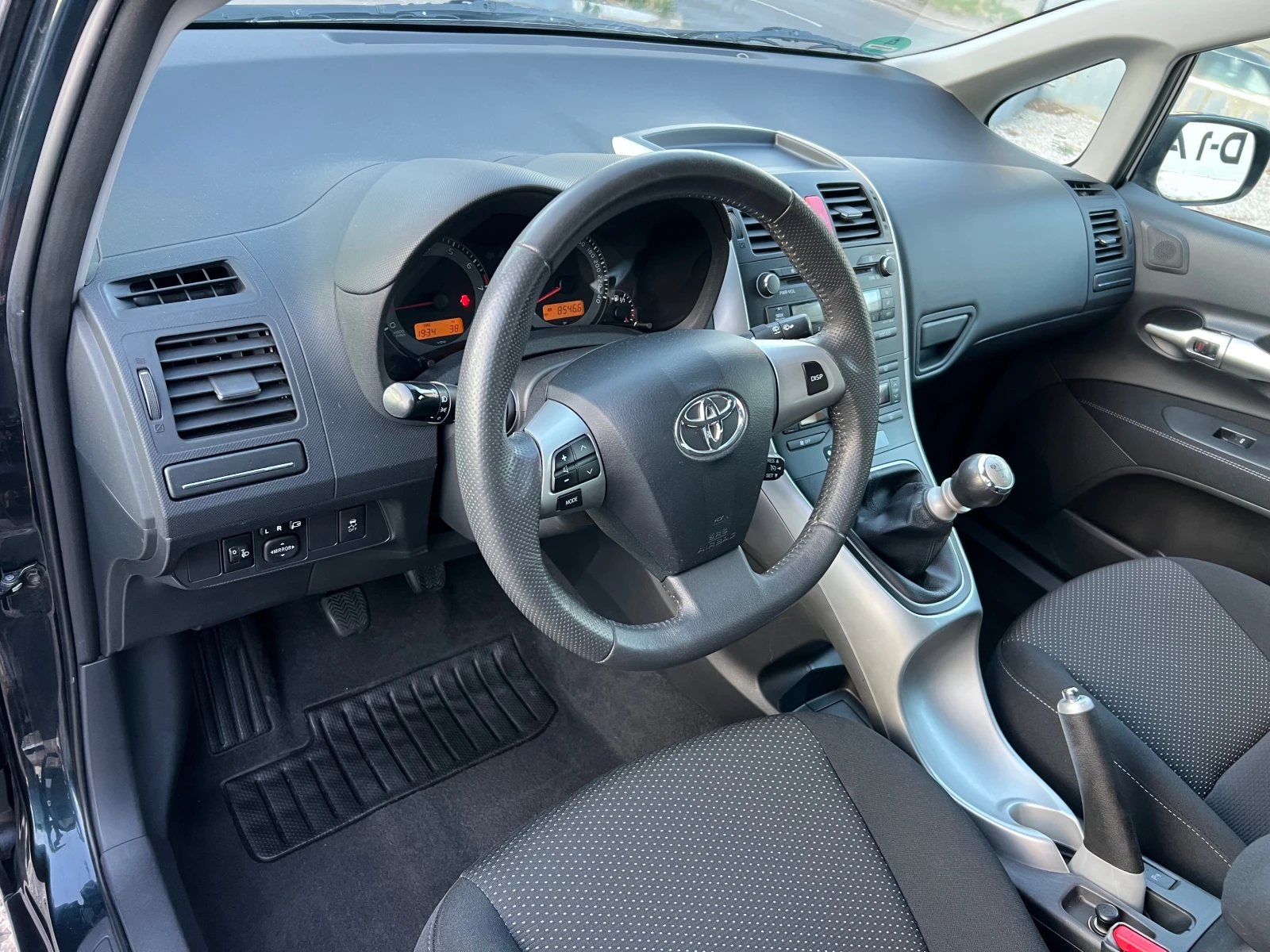 Toyota Auris 1.6-FACE FULL, снимка 11 - Автомобили и джипове - 55225187