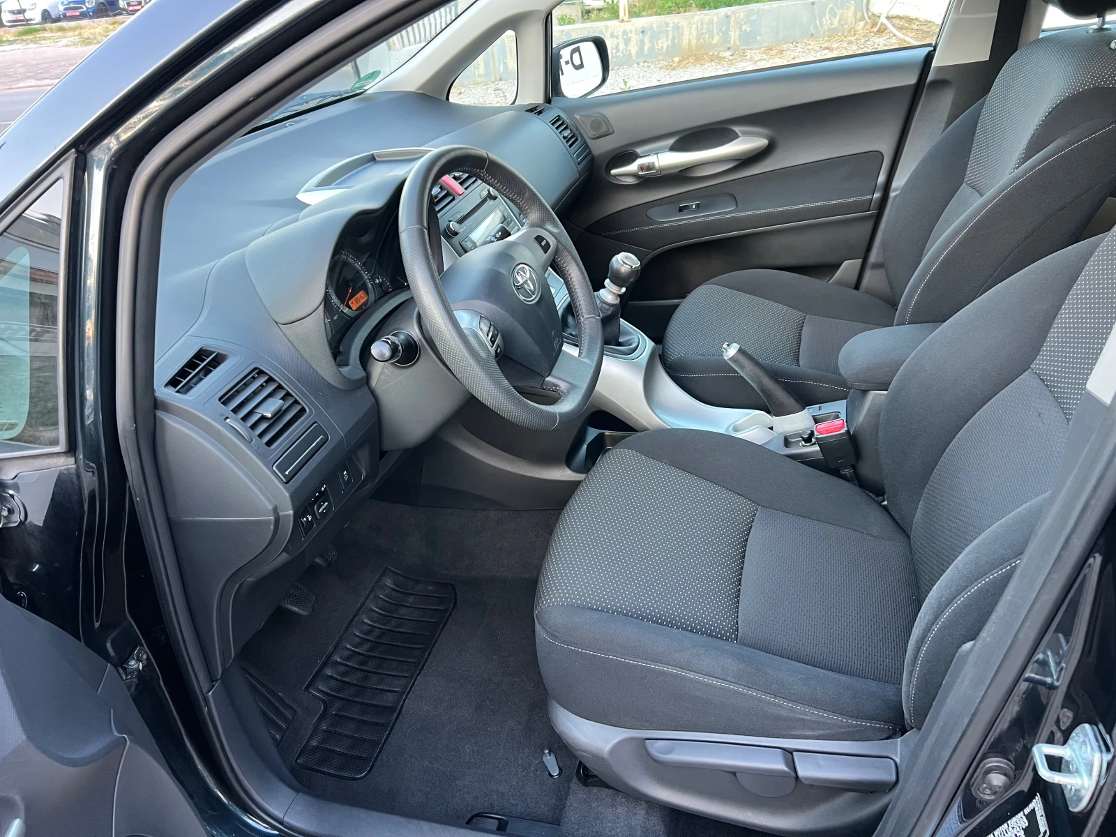 Toyota Auris 1.6-FACE FULL, снимка 10 - Автомобили и джипове - 55225187