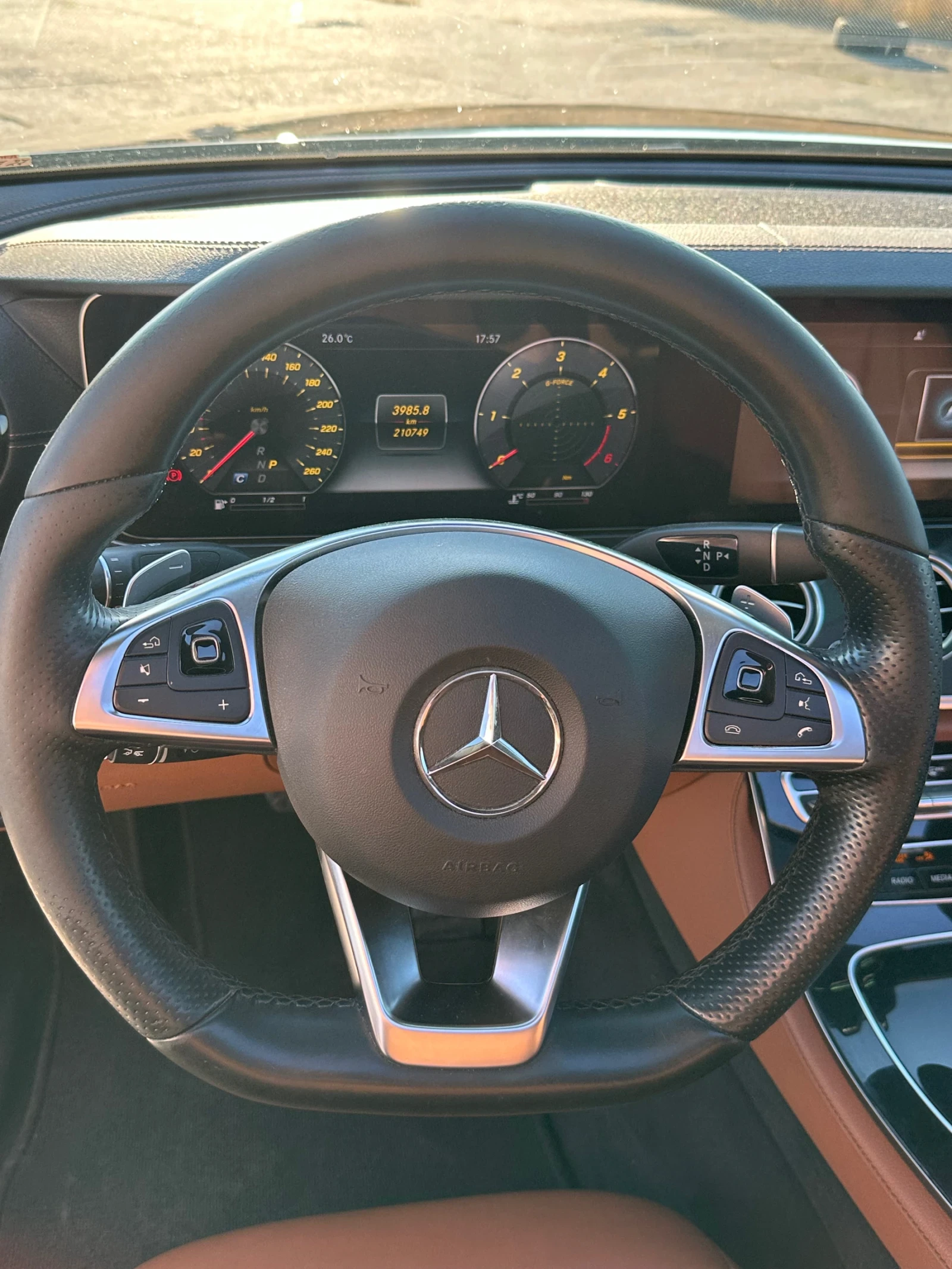 Mercedes-Benz E 220 d/4matic/AMG Line/Pano/360 cam/Head-up/Burmester, снимка 7 - Автомобили и джипове - 56121958