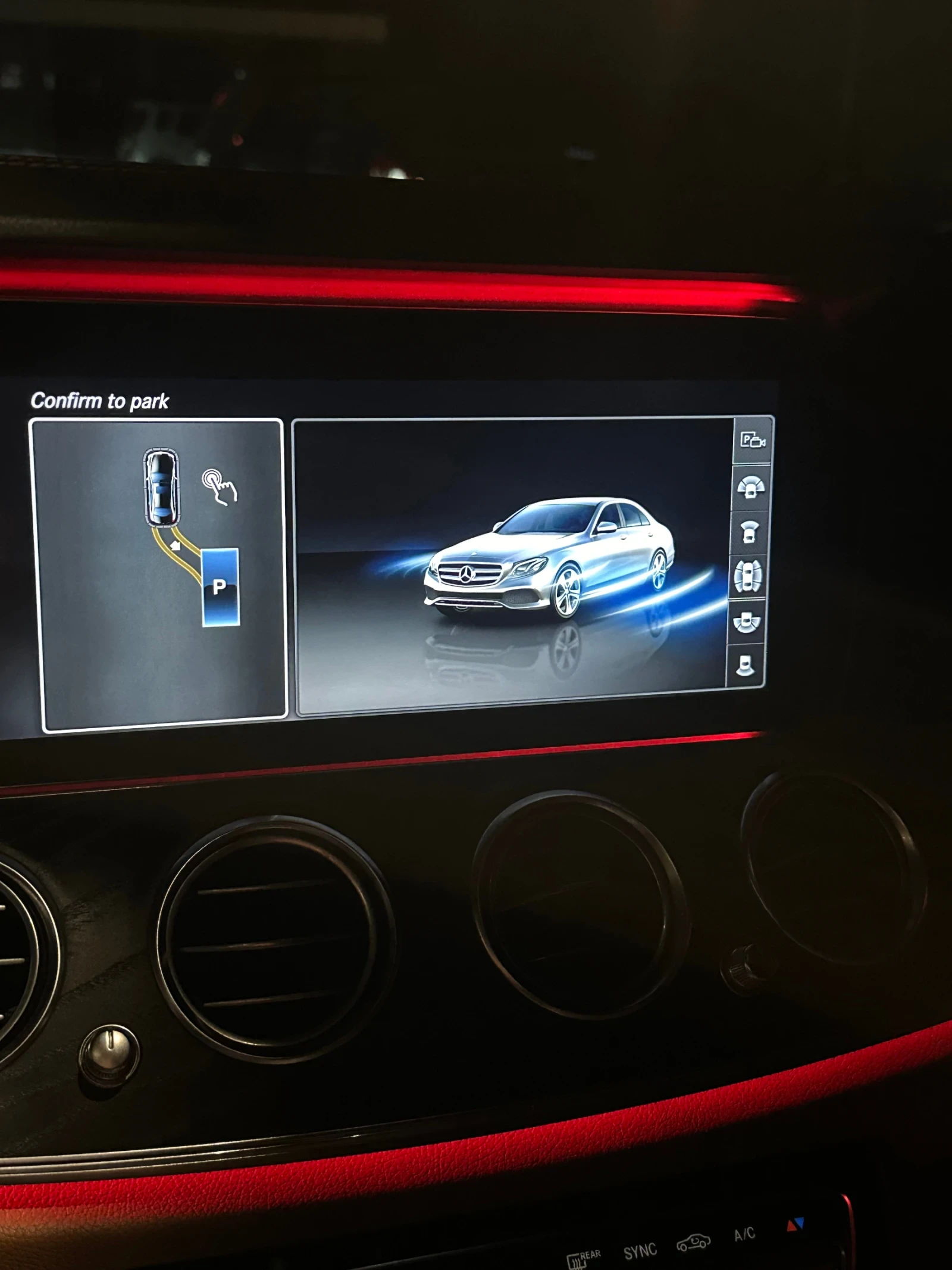 Mercedes-Benz E 220 d/4matic/AMG Line/Pano/360 cam/Head-up/Burmester, снимка 14 - Автомобили и джипове - 56121958