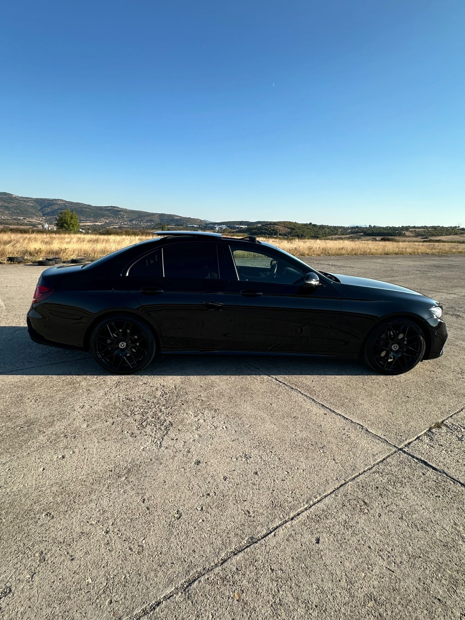 Mercedes-Benz E 220 d/4matic/AMG Line/Pano/360 cam/Head-up/Burmester, снимка 5 - Автомобили и джипове - 56121958