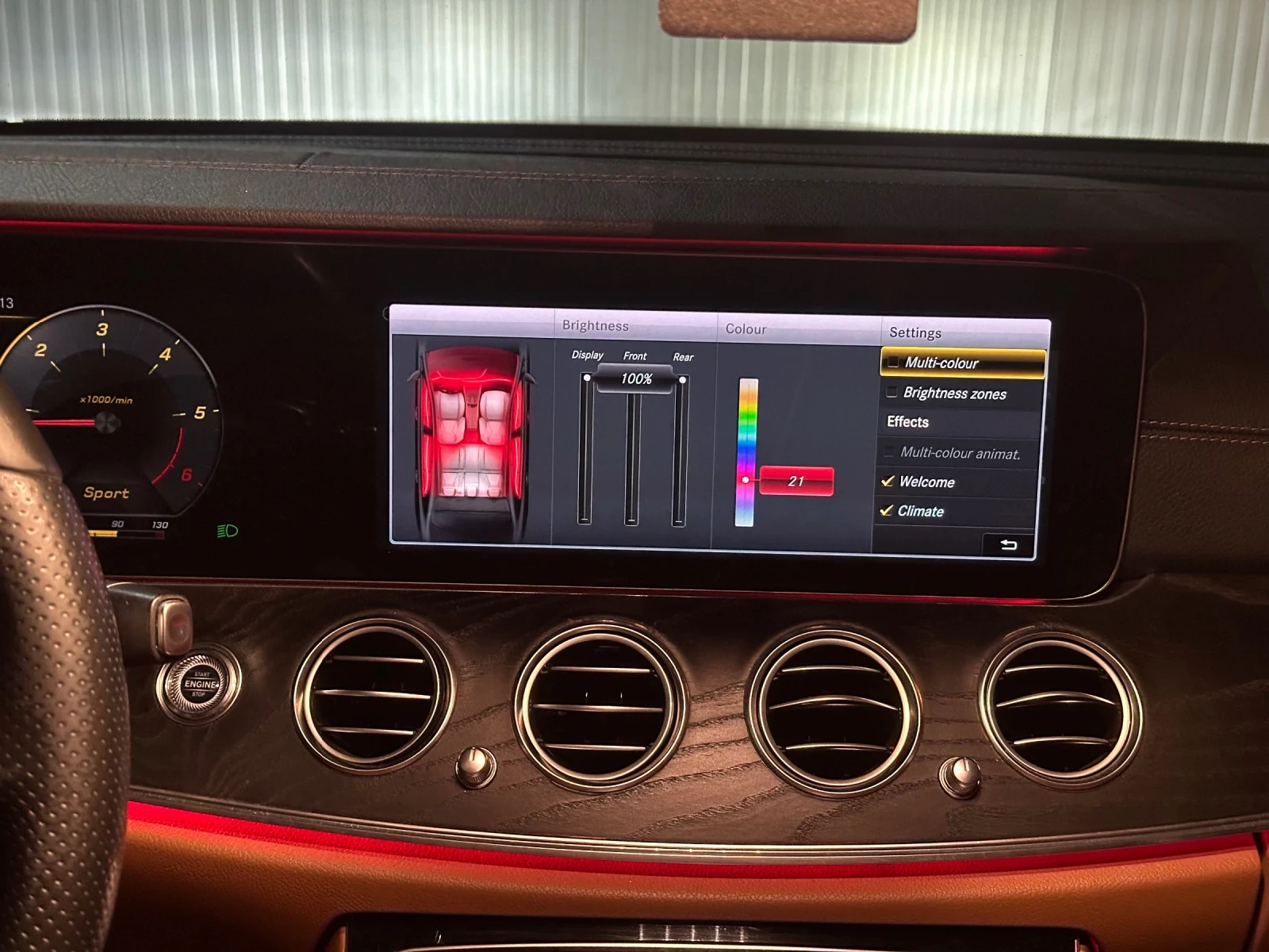Mercedes-Benz E 220 d/4matic/AMG Line/Pano/360 cam/Head-up/Burmester, снимка 13 - Автомобили и джипове - 56121958