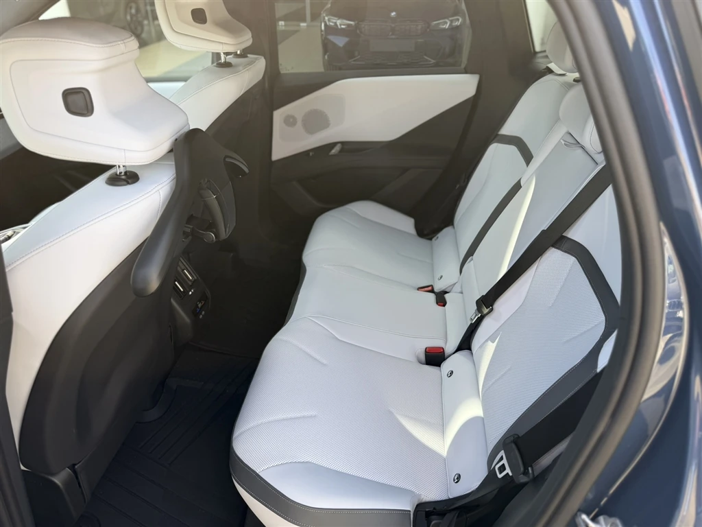 BMW iX3 50 xDrive, снимка 8 - Автомобили и джипове - 56463965