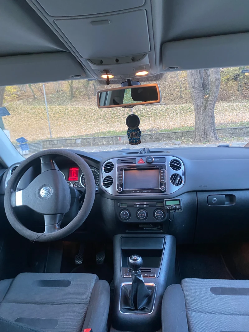 VW Tiguan, снимка 10 - Автомобили и джипове - 52556430