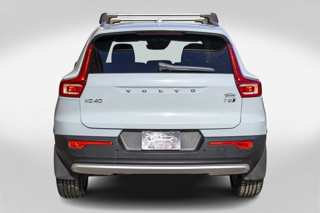 Volvo XC40 T5 MOMENTUM* HARMAN/KARDON* 360 КАМЕРИ* ПАНОРАМА, снимка 3 - Автомобили и джипове - 53975662