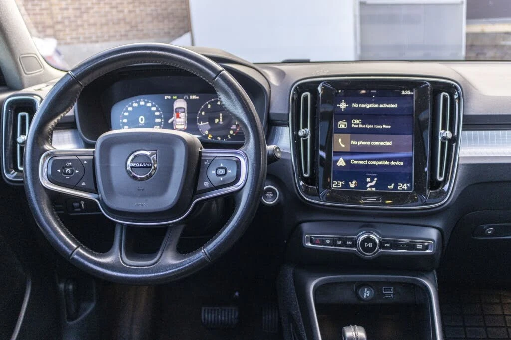 Volvo XC40 T5 MOMENTUM* HARMAN/KARDON* 360 КАМЕРИ* ПАНОРАМА, снимка 10 - Автомобили и джипове - 53975662