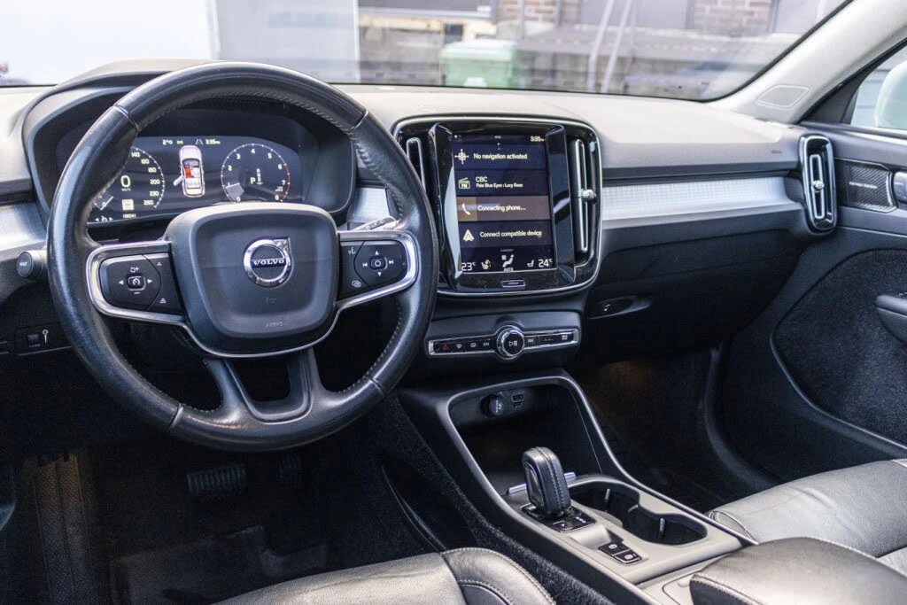 Volvo XC40 T5 MOMENTUM* HARMAN/KARDON* 360 КАМЕРИ* ПАНОРАМА, снимка 8 - Автомобили и джипове - 53975662