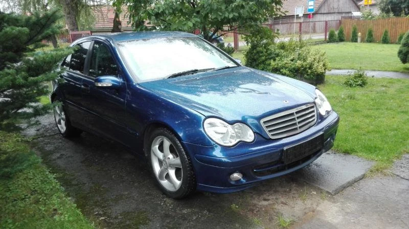 Интериор и аксесоари за Mercedes-Benz C 180, снимка 1 - Части - 49501686