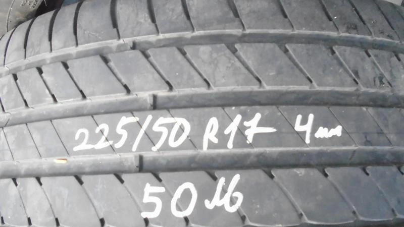 Гуми Зимни 225/50R17, снимка 1 - Гуми и джанти - 22371539