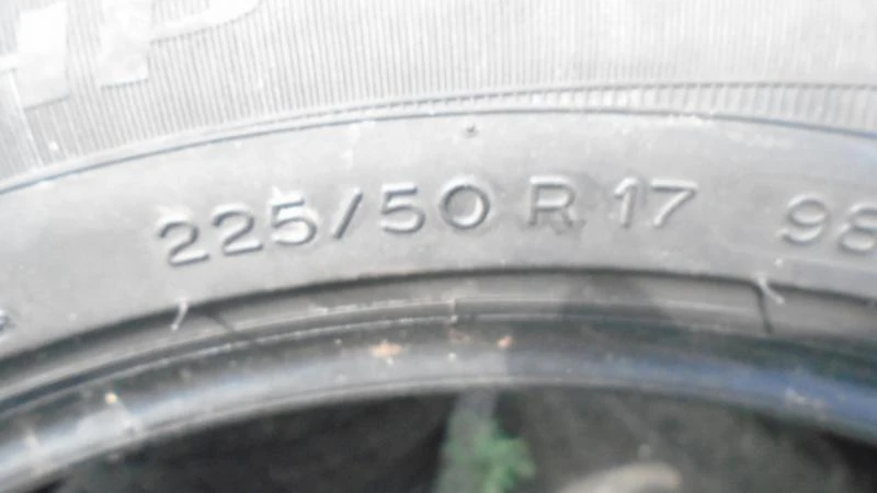 Гуми Зимни 225/50R17, снимка 5 - Гуми и джанти - 22371539