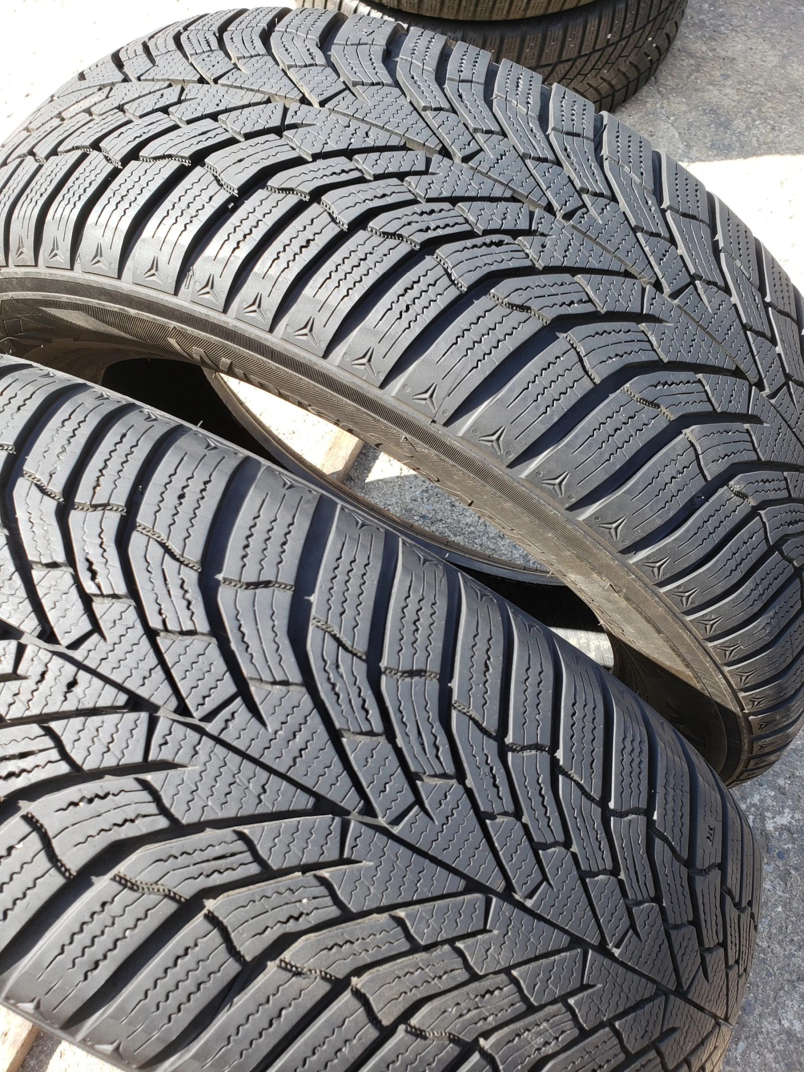 Гуми Зимни 215/60R17, снимка 4 - Гуми и джанти - 56197001