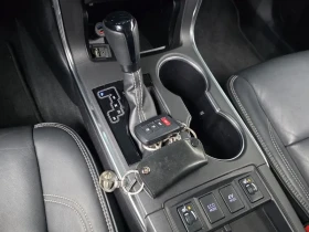 Toyota Camry HYBRID XLE, снимка 9