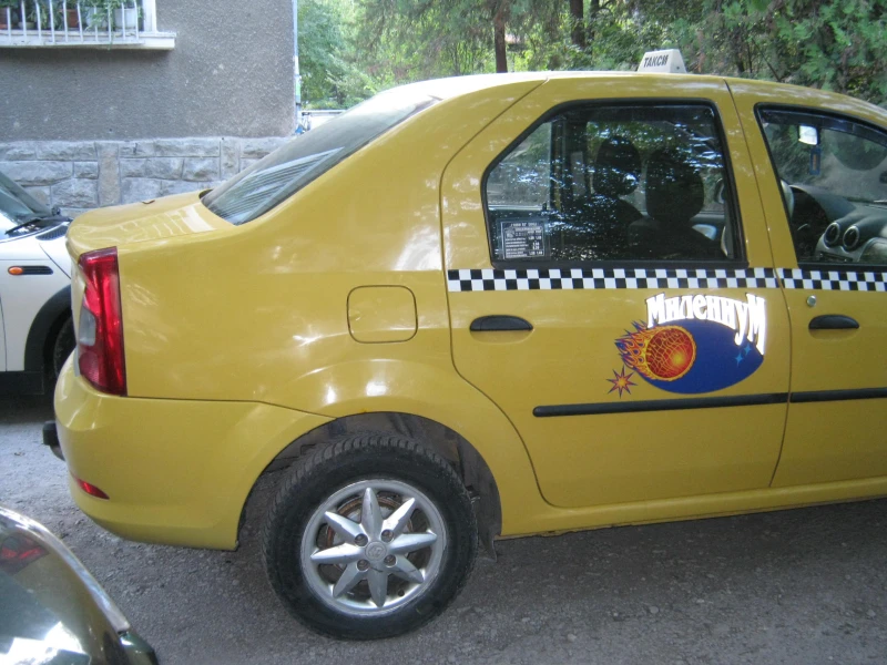 Dacia Logan 1.6МPI, снимка 5 - Автомобили и джипове - 51656859