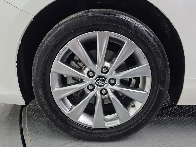 Toyota Camry HYBRID XLE, снимка 5 - Автомобили и джипове - 54959210