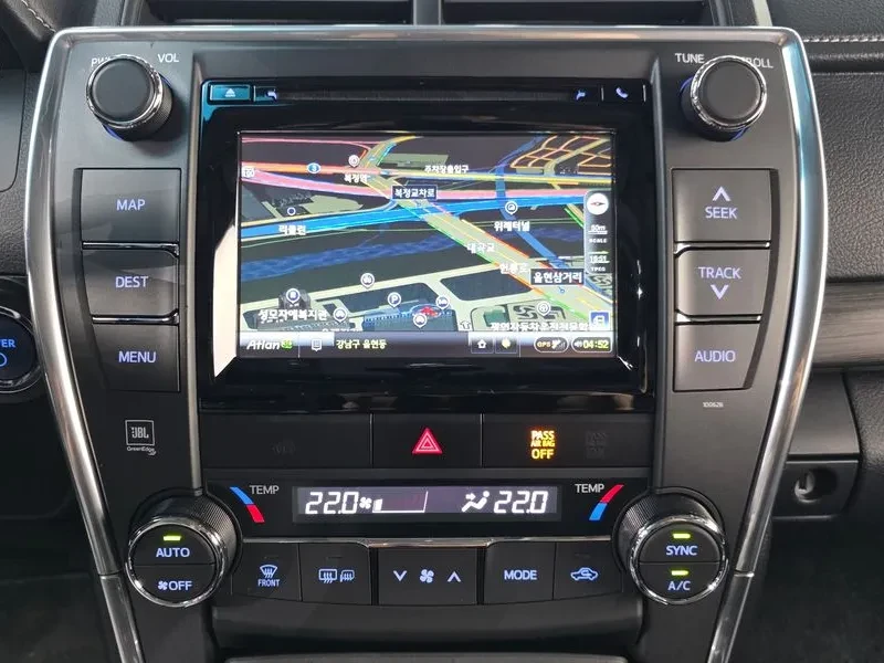 Toyota Camry HYBRID XLE, снимка 14 - Автомобили и джипове - 54959210
