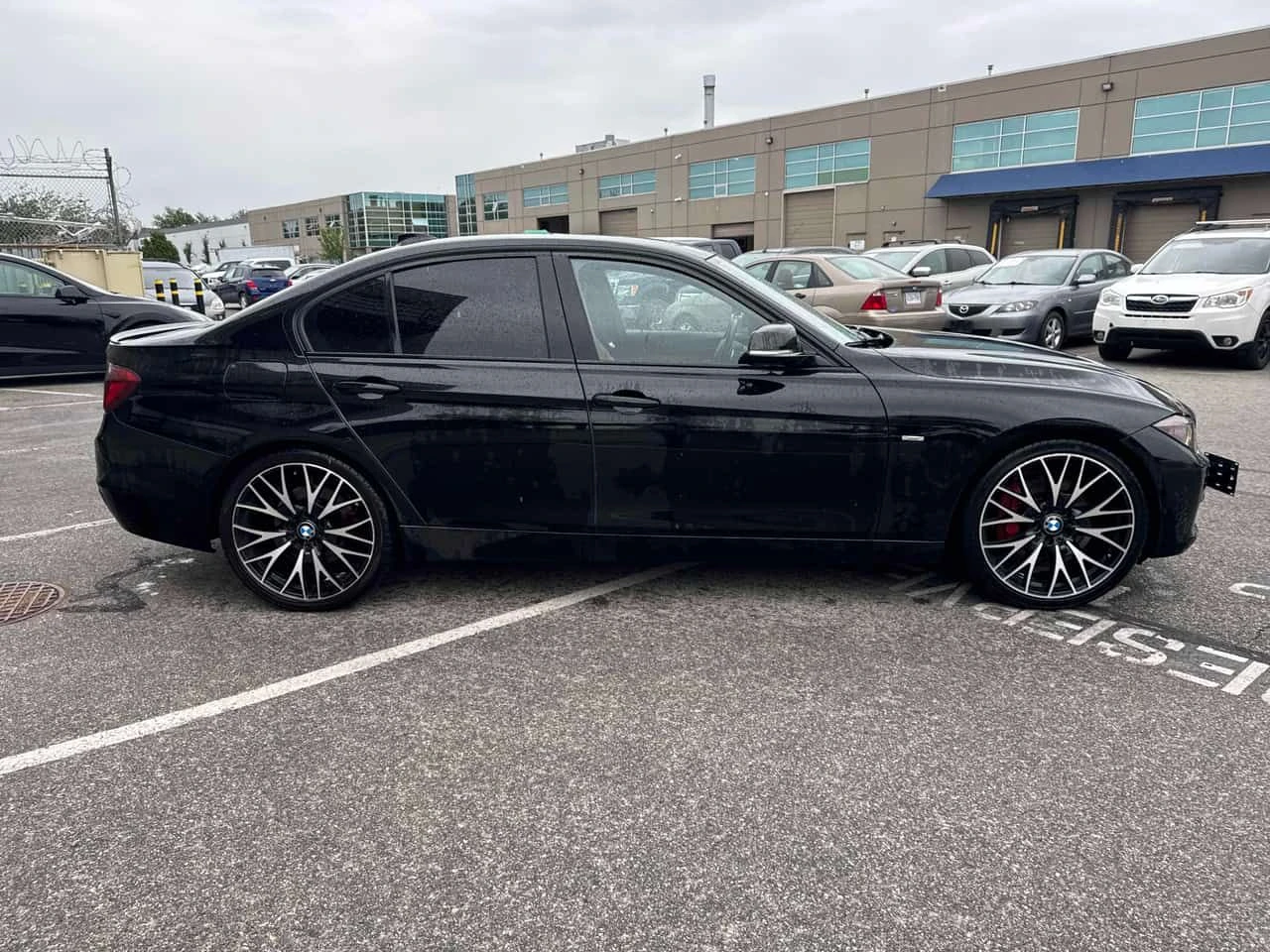 BMW 335 | CARFAX | ПОДГРЕВ | ШИБИДАХ | ДВА КЛЮЧА | , снимка 3 - Автомобили и джипове - 54827145